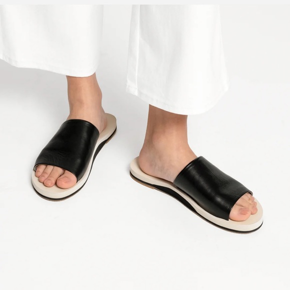 France’s Valentine Black leather cloud slide sandals size 9.5 B - Picture 1 of 16